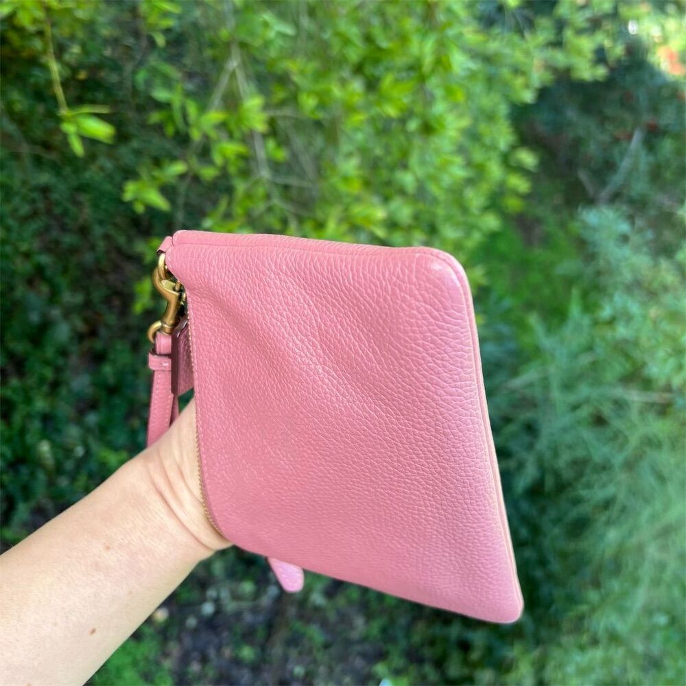 COACH Women's Small Pink Leather Wristlet with Gold Hardware 22952 AUTHENTIC - Picture 5 of 7